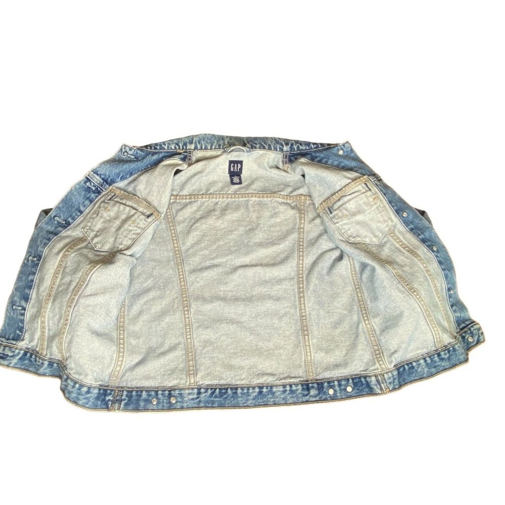 Gap Women's Blue Denim Jacket Size Medium Button Up Classic Look - Picture 4 of 10
